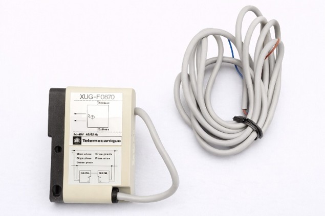 telemecanique-xug-f0870-amplificatore-per-sensori-fotoelettrici-2448v